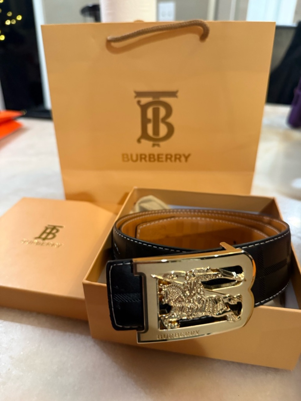 Burberry Black Leather Belt with Gold 'B' Equestrian Buckle - Picture 2 of 2